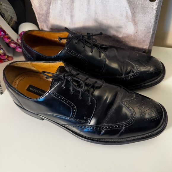 Bostonian Classic Black Leather Men's Dress Shoes - Picture 2 of 6